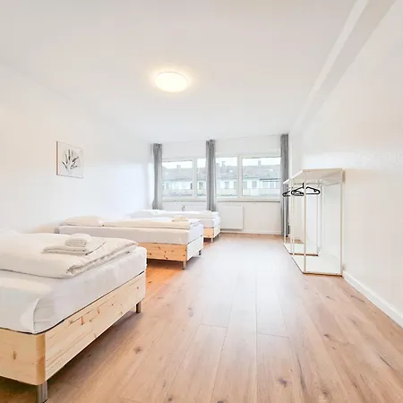 Raj Living - With 5 - 15 Min Messe Dus & 10 Min Old Town Dus *