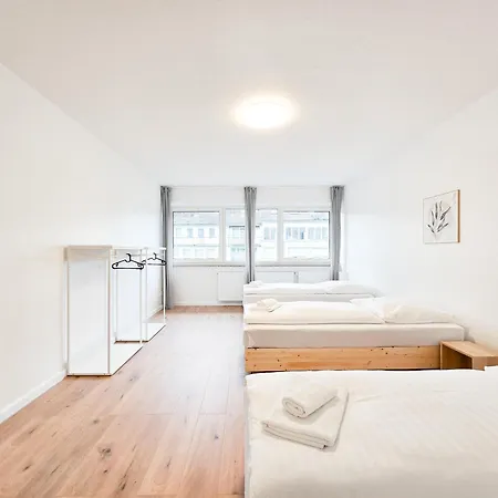 Raj Living - With 5 - 15 Min Messe Dus & 10 Min Old Town Dus Apartment *