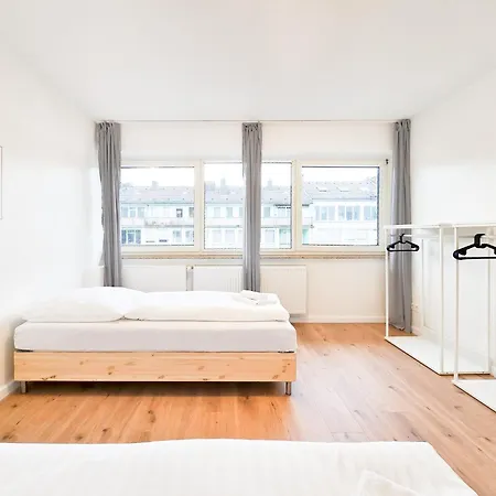 Raj Living - With 5 - 15 Min Messe Dus & 10 Min Old Town Dus Apartment *