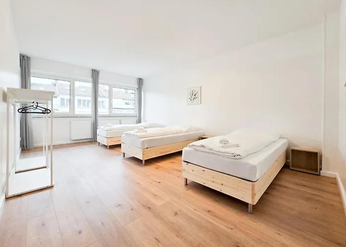 Tolstov - With 5 - 15 Min Messe Dus & 10 Min Old Town Dus * デュッセルドルフ